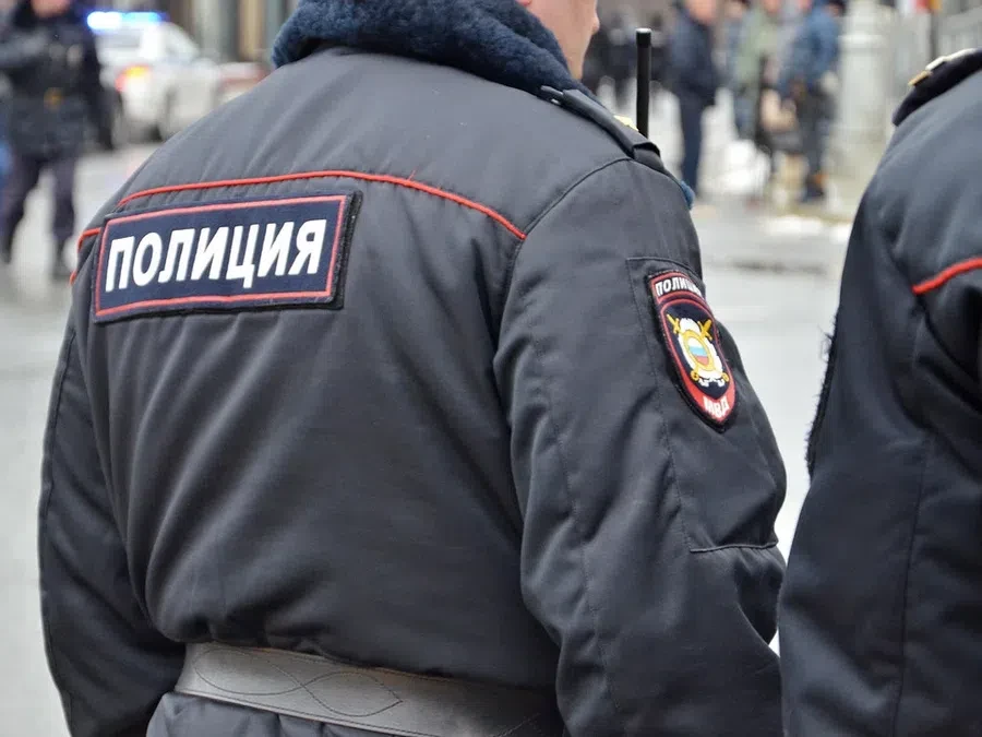 Два автобуса полиции с сопровождением и скорая помощь промчались по Первомайской в Бердске