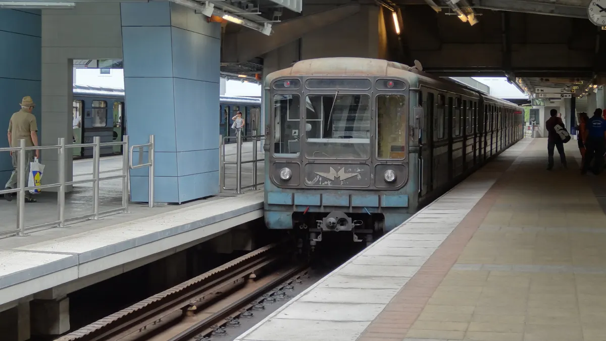Человека толкнули под поезд на станции метро «Киевская» в Москве 