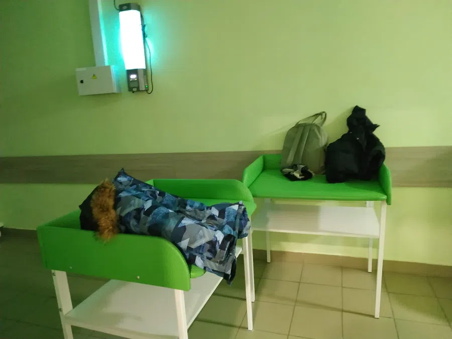 «Сколько можно издеваться?»: В Бердске мать двоих детей рассказала о долгих результатах ПЦР-теста и ожидании педиатра в туалете ЦГБ