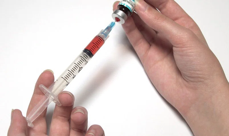 Вакцина от омикрона и дельты для детей: с какого возраста ставят прививки от ковида в России. В каких странах введена антиковидная детская вакцинация