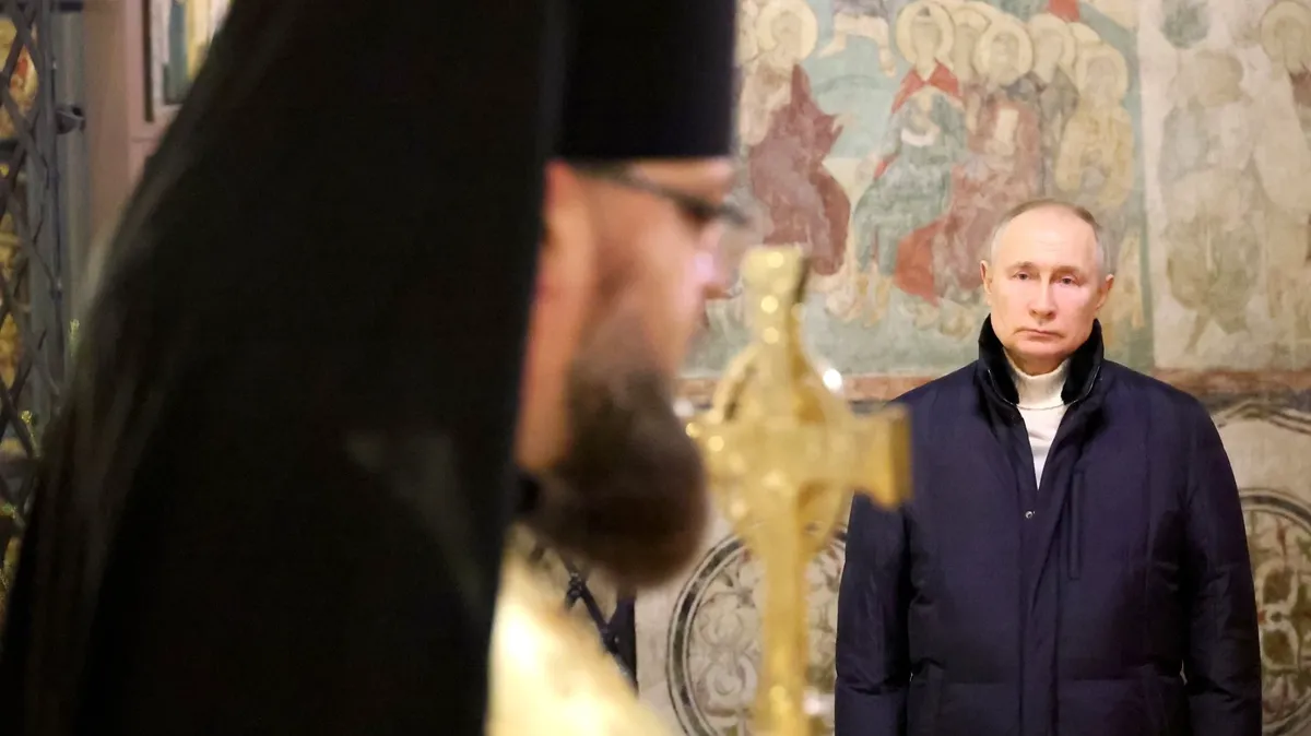 Наедине с Богом: Почему Владимир Путин второе Рождество подряд отметил в одиночестве в пустом соборе – видео и фото 
