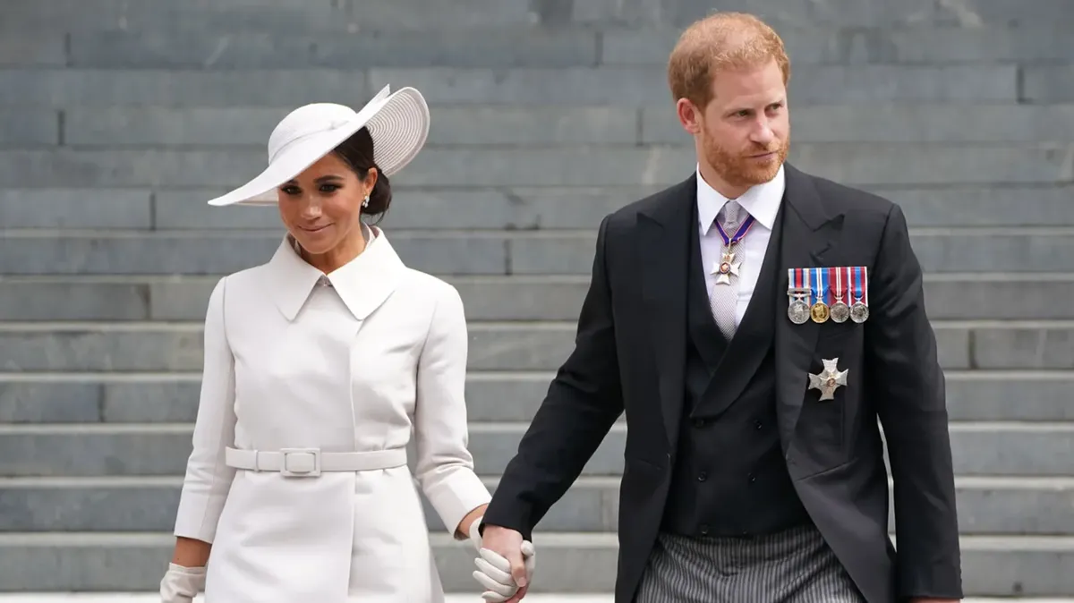 В Лондоне освистали принц Гарри и Меган Маркл после Службы благодарения во время празднования 70-летия на престоле королевы Елизаветы II