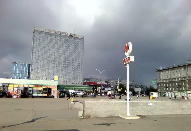 Из-за пожара в гостинице «Маринс парк Отель» эвакуировали более 500 человек в Новосибирске