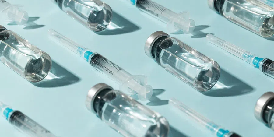 Коллективный иммунитет не может быть достигнут только с помощью вакцин: вирус слишком быстро мутирует
