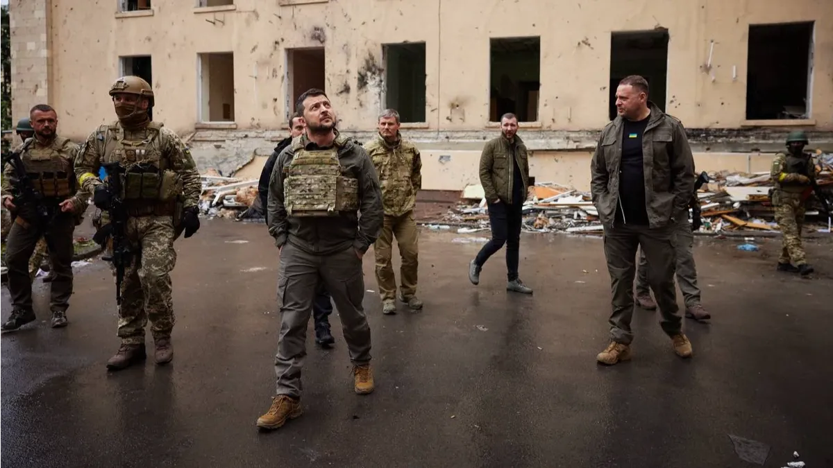 Зеленский осматривает дома в Харькове. Фото: офис президента Украины 