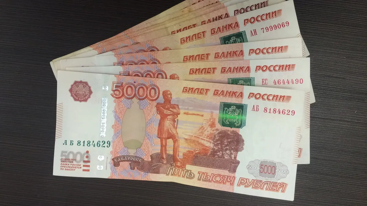 Российским семьям в октябре и ноябре дадут по 15 тысяч рублей от пенсионного фонда