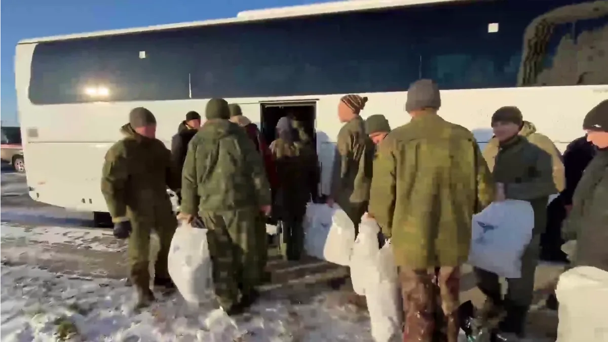Россия вернула 1646 пленных военных и гражданских на Украину за 36 обменов - видео 