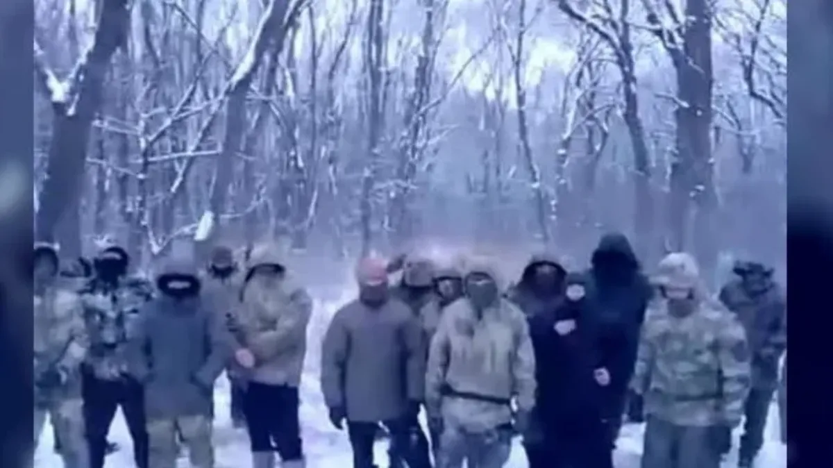 «Заставляли отжиматься, сказали, что мы живыми отсюда не выйдем»: Мобилизованные сибиряки заявили о побоях в ДНР. Жалоба дошла до Минобороны