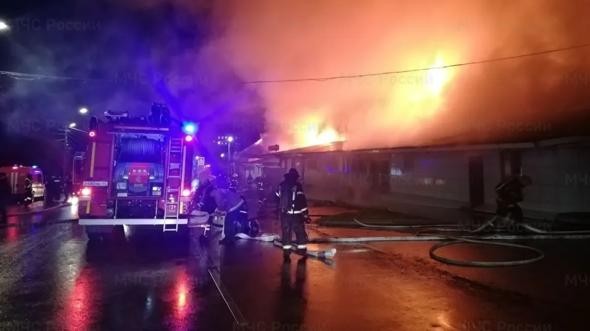 15 человек погибло, 4 впало в кому, 60 обратилось в травмпункт — подробности с места пожара в Костроме.