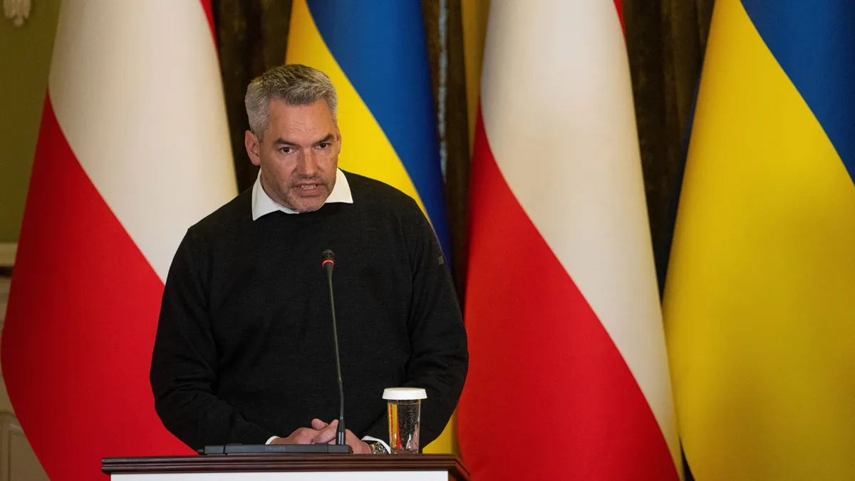 Канцлер Австрии едет к Путину. Расскажет «правду» о военной операции 