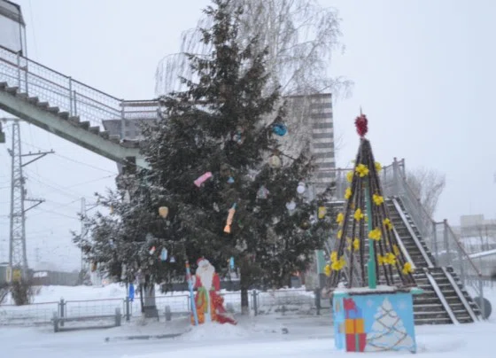 Вокзал в Бердске «нарядился» к Новому году