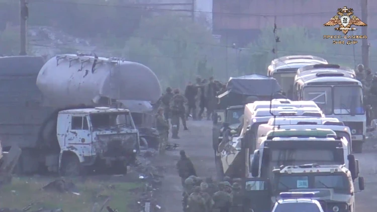 Сдача боевиков в Мариуполе в плен. Фото: ТГ-канал Дениса Пушилина 