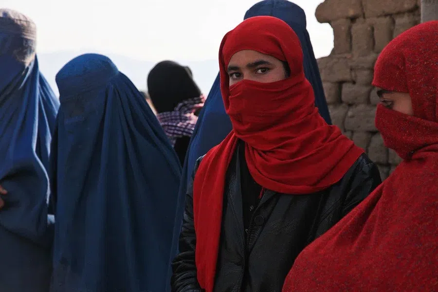 Афганские семьи из-за нищеты «продают замуж» дочерей-подростков за мужчин вдвое старше их